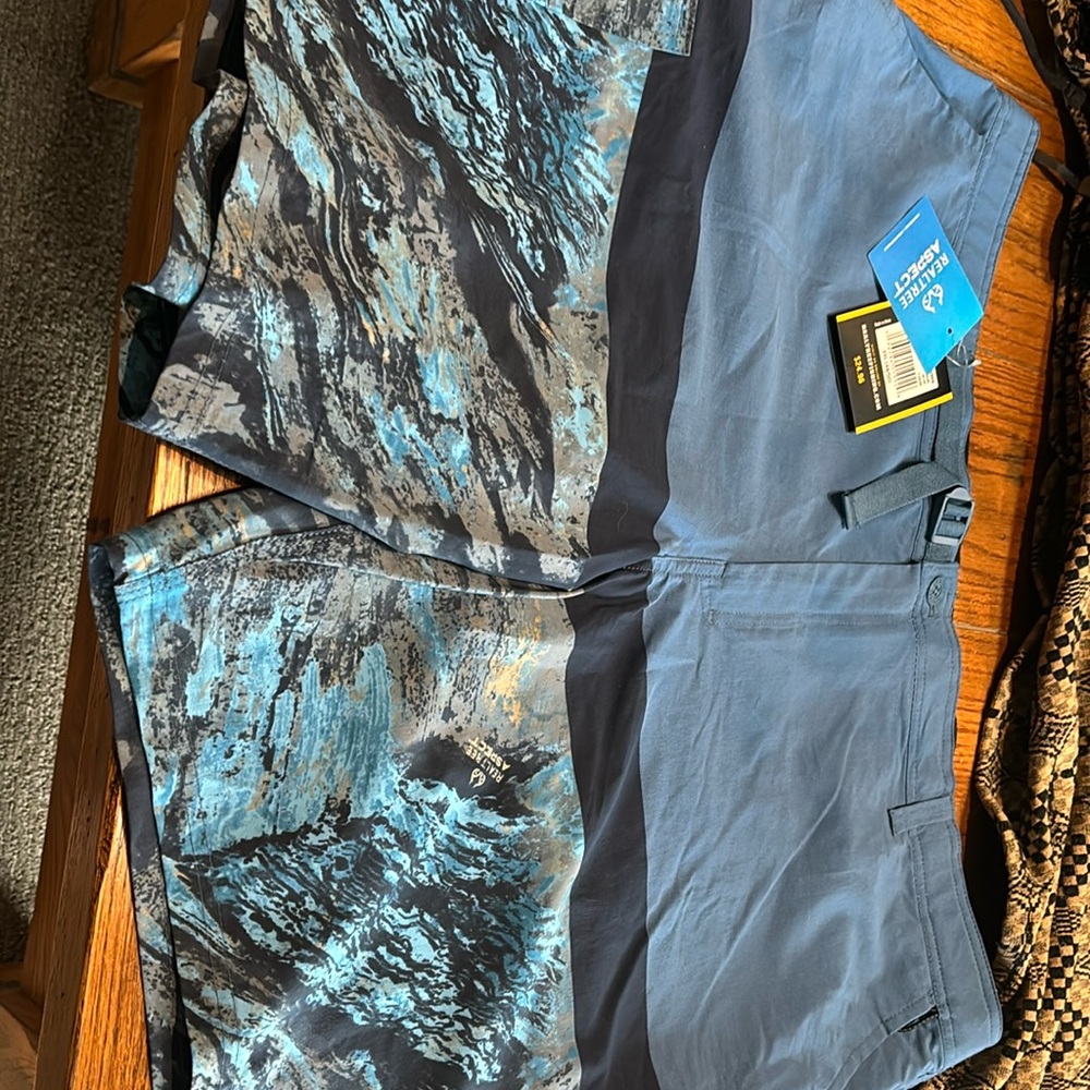 men's Realtree Fishing shorts 3x new with tags